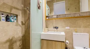 KOZYGURU WEST END 10 MINS TO CITY 1 BED APT + FREE PARKING QWE017 - Image 3