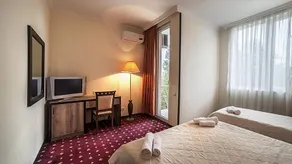 Hotel Orange - Image 5