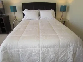 Studio Apartment Near Financial District - Image 4