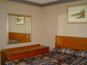 Economy Inn Plymouth - Image 5