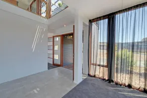 Hobart Waterfront Luxury Retreat - Image 2