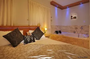 Paradise In The Heights - Image 4