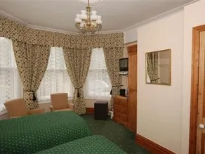 Alpine Villa Guest House - Image 2