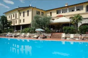 Splendid Lake View Holiday Home in Soiano del Lago - Image 2