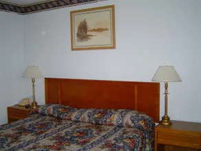 Economy Inn Plymouth - Image 2