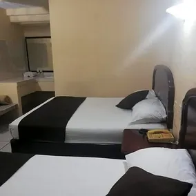 Hotel Miramar Inn - Image 2
