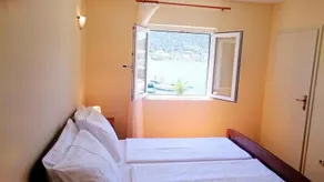 Cosy Seafront House - Image 2
