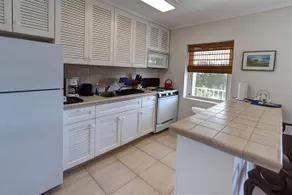 Hut Pointe Inn - Image 3
