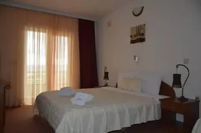 Exclusive Hotel - Image 2