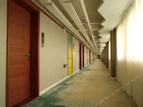 Yingbin Holiday Hotel - Image 3