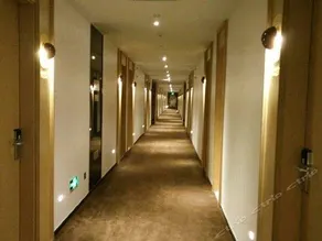 IU Hotel Suzhou Train Station Wanda Plaza Branch - Image 4