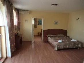Irish Rover Hotel - Image 4