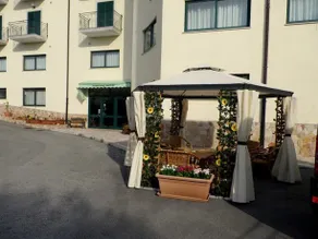 Touring Hotel - Image 2