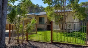 7 Ibis Court - Spacious Family Home With Large Outdoor Area Swimming Pool & Ample Parking - Image 2