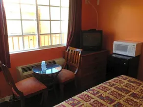 Coast Motel - Image 5