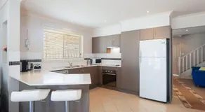 Relax at Pacific', 1/26 Pacific Avenue - private duplex with enclosed yard - Image 3