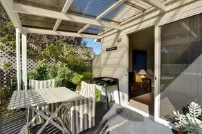 Wintergarden Beach Cabin - Image 2
