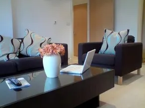 Oxford Apartment - Image 2