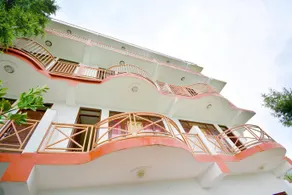 OYO Flagship 45681 Vivek Palace - Image 5