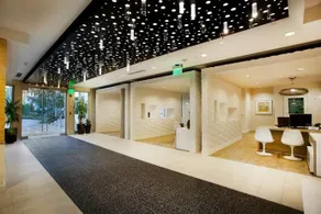 Luxury Resort Style 1Br + Parking Pool Gym - Image 2