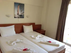 Coral Beach Hotel - Image 4