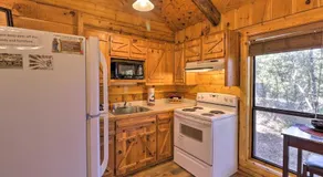 Cozy Cabin with Hot Tub 4 Mi to Broken Bow Lake - Image 2