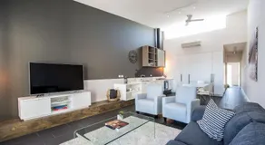 Magnificent Apartment + FREE car park near CBD - Image 3
