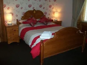 The Elms Guest House - Image 3
