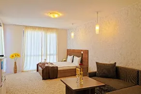 Sun Gate Aparthotel - Image 3