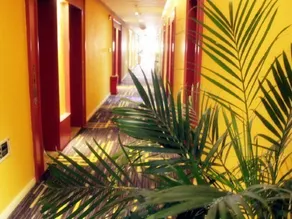 Lvban Express Hotel - Image 4