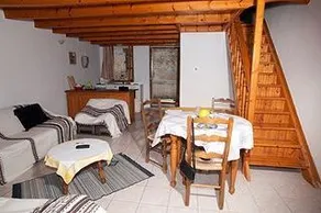 Anna Apt - Image 2