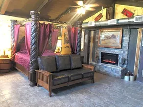 Samantha's Timber Inn - Image 5