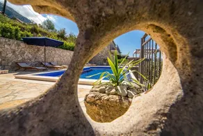 Villa Slave 3498 - Image 3