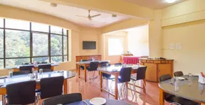 Hotel Crystal Court - Image 4