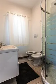 Female Rent Room - Image 5