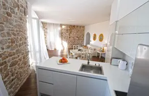Grand Terrace Apartment - Image 4