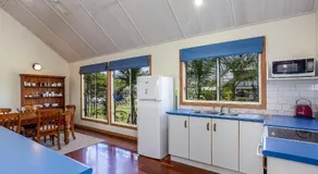 6 Ilmenite Avenue - Coastal Beach Shack Within Walking Distance To Patrolled Beach And Cbd - Image 3