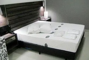 Motel Chocolat - Image 2