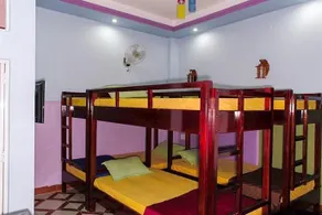 Stay Awhile Hostel And Apartments - Image 4