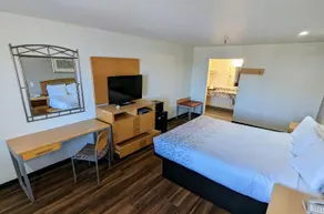 Royal Inn Hotel - Image 4