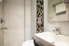 Hotel Guruvas Inn - Image 5