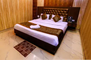 Airport Hotel Runway Stay - Image 4