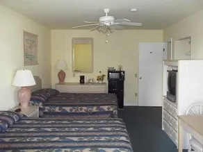 Sun Deck Motel - Image 4