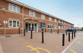 Travelodge Mansfield - Image 4