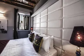 Town House Spagna- luxury Rooms with Jacuzzi Bath - Image 5