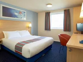 Travelodge Oldham - Image 3