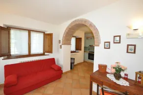 Villa with barbecue, garden & private pool - Image 5
