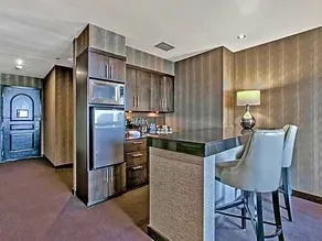 GSR Deluxe Parlor Suite - 2 Bedroom - Very Large - Sleeps 8 - Image 5