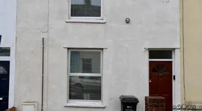 Free parking Cosy House in the Center of Taunton Sleeps 6 people - Image 5