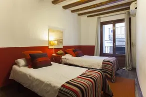 Friendly Rentals Da Vinci Barcelona - Image 2